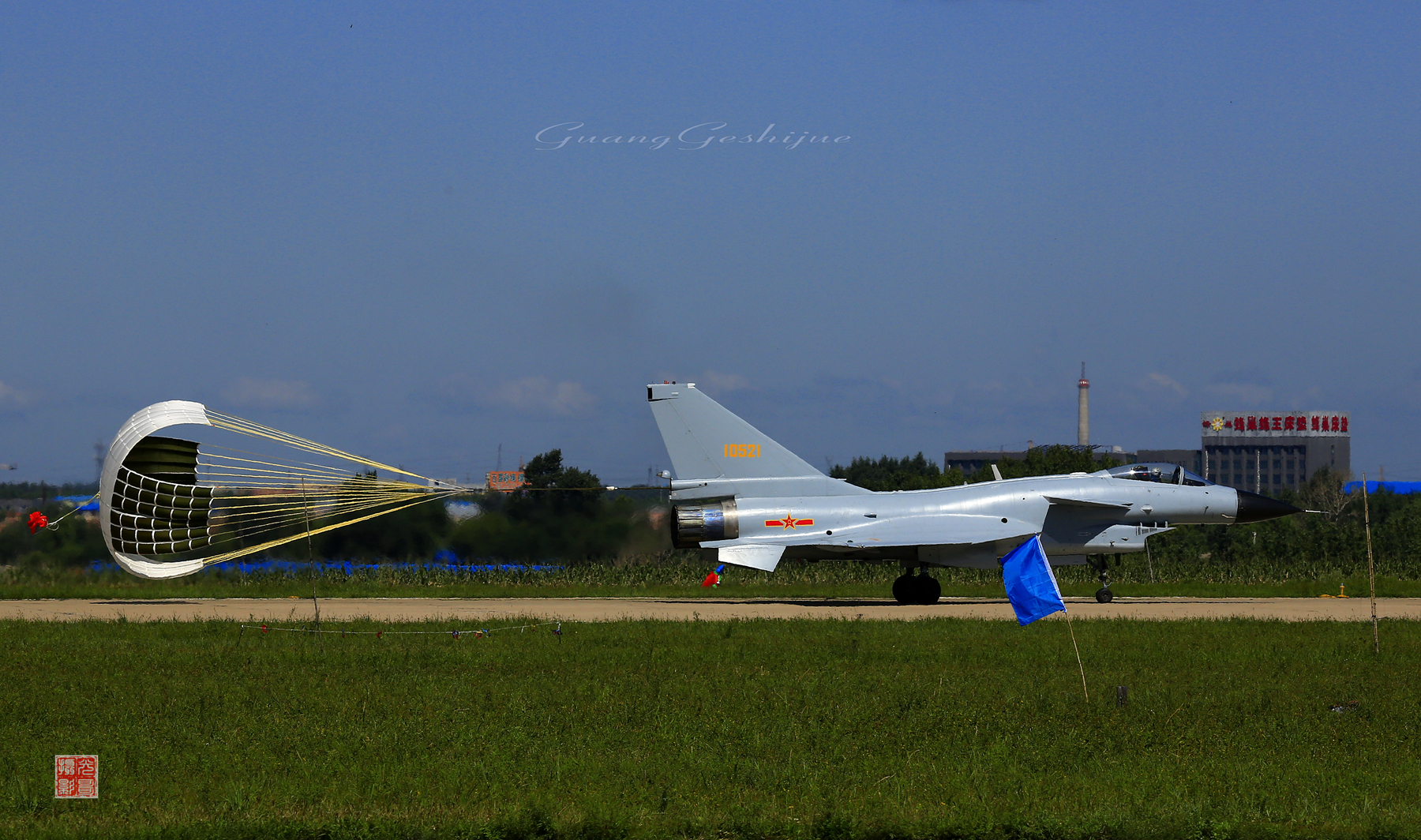 空中美男子——J10A.jpg